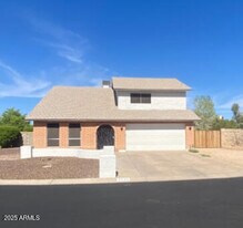 4930 W Torrey Pines Cir in Glendale, AZ - Building Photo