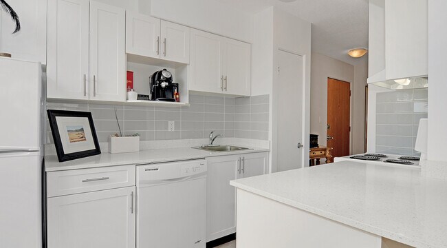 1952 Comox St in Vancouver, BC - Building Photo - Building Photo