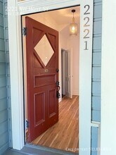 2221 NW Hoyt St in Portland, OR - Building Photo - Building Photo