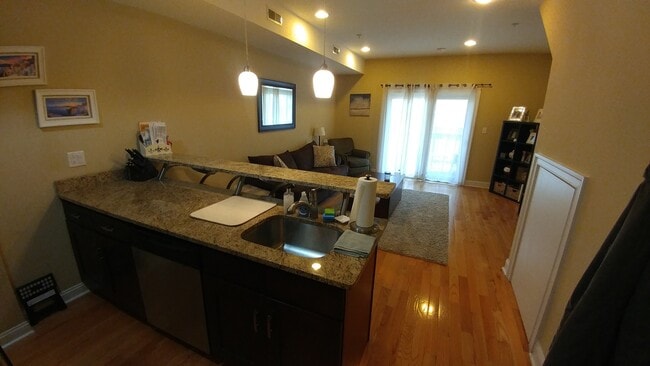827 Corinthian Ave, Unit 2