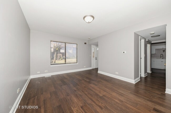 10 Tower Ct in Downers Grove, IL - Building Photo - Building Photo