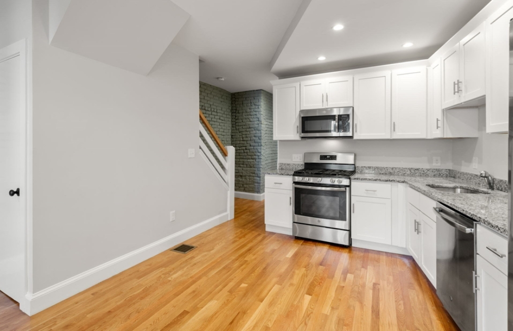 8 Carmel St, Unit 4 in Boston, MA - Building Photo