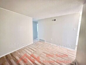 642 Safari Dr in Memphis, TN - Building Photo - Building Photo