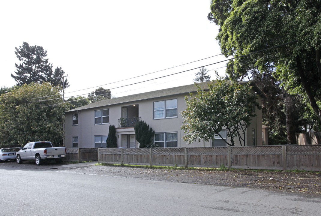 660 Scofield Ave in East Palo Alto, CA - Building Photo