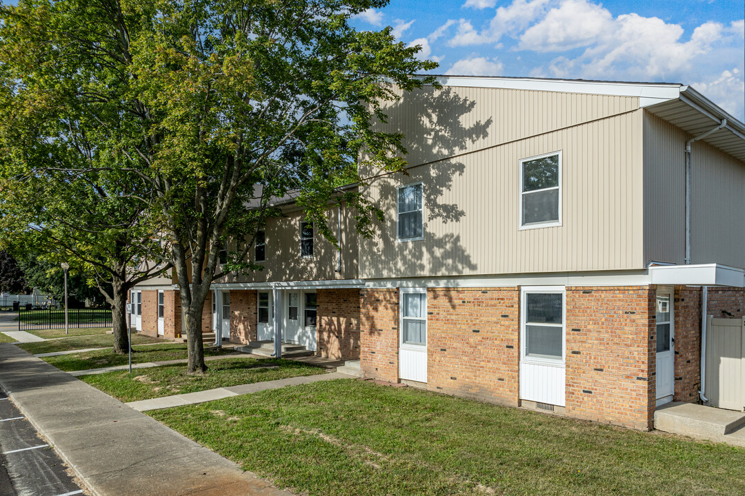 300 Shelbourne in Normal, IL - Building Photo