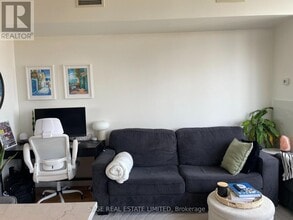 281 Mutual St in Toronto, ON - Building Photo - Building Photo