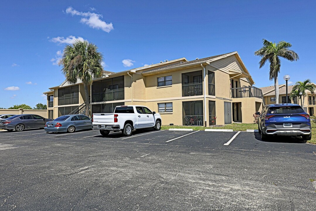 5327 Summerlin Rd in Ft. Myers, FL - Building Photo