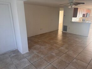 7825 40th Ave Dr W in Bradenton, FL - Building Photo - Building Photo