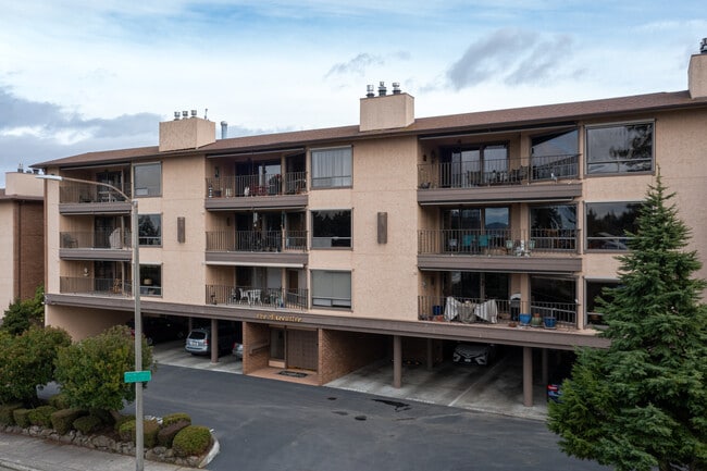 The Executive in Edmonds, WA - Foto de edificio - Building Photo