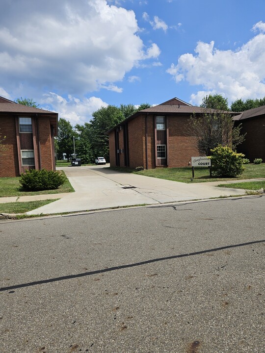 2146 Tanglewood Ave, Unit C in Alliance, OH - Building Photo