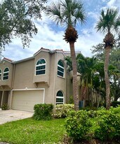661 Segovia Ct NE in St. Petersburg, FL - Building Photo