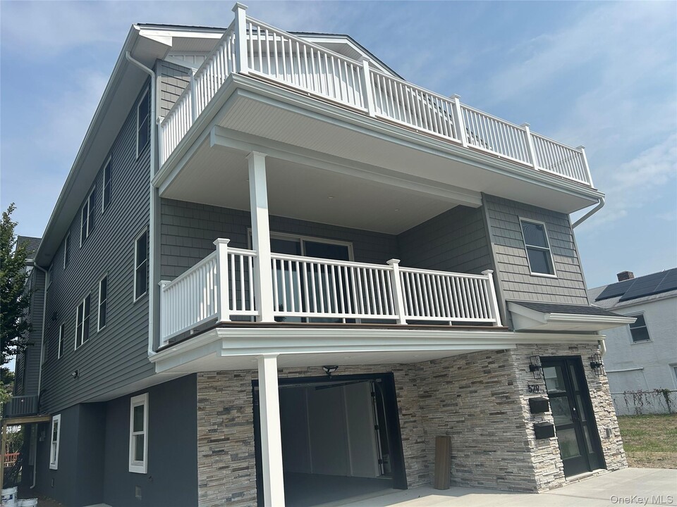 529 E Chester St in Long Beach, NY - Building Photo