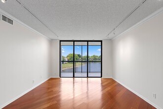 1266 S Military Trail in Deerfield Beach, FL - Foto de edificio - Building Photo