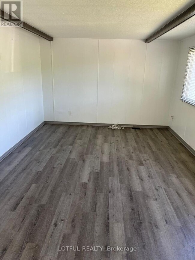 7594 Flewellyn Rd in Ottawa, ON - Building Photo - Building Photo