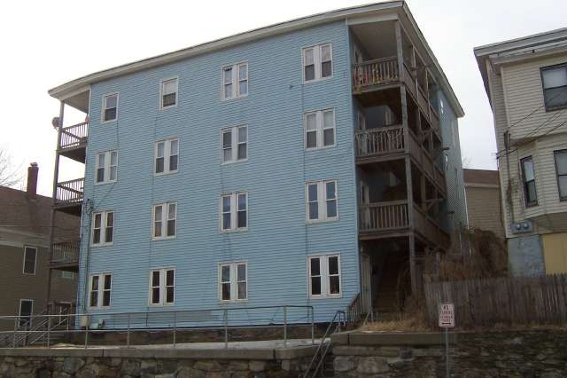 573-579 Main St in Sturbridge, MA - Building Photo