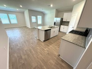 211 Wirecrested Dr in Lockhart, TX - Building Photo - Building Photo