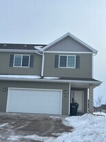 975 30th Ave W in West Fargo, ND - Building Photo