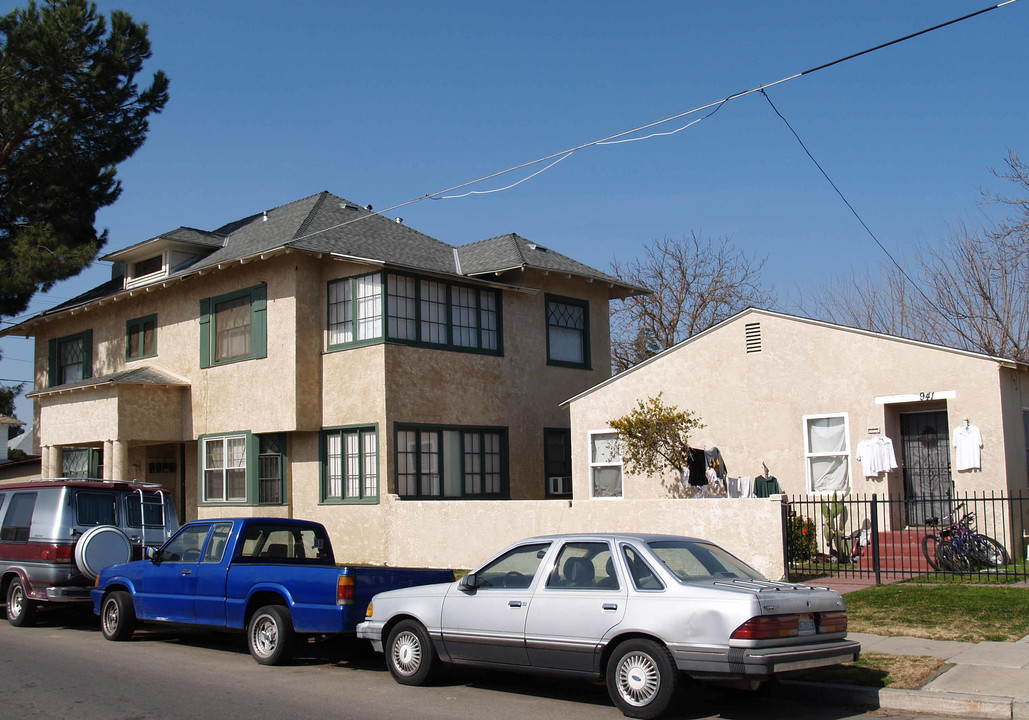 933-941 E Nevada Ave in Fresno, CA - Building Photo