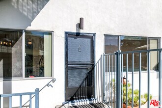 4131 Warner Blvd in Burbank, CA - Building Photo - Building Photo