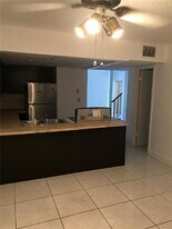 8031 Lagos De Campo Blvd in Tamarac, FL - Building Photo