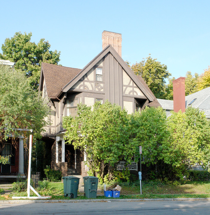 241 S Plymouth Ave in Rochester, NY - Building Photo