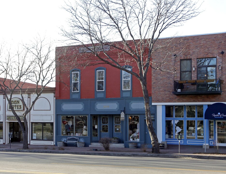 2409 W Colorado Ave in Colorado Springs, CO - Foto de edificio