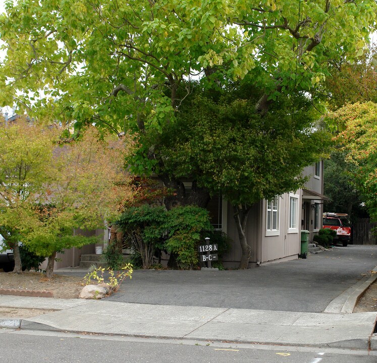 1128 3rd St in Novato, CA - Building Photo