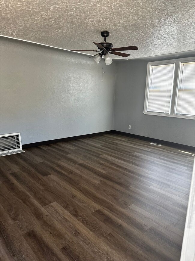 1356 East Ave in Turlock, CA - Building Photo - Building Photo