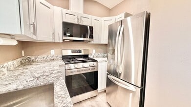 1112-14 Vía Prado in Fallbrook, CA - Building Photo - Building Photo