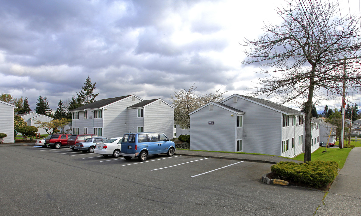 12 Pines in Everett, WA - Foto de edificio