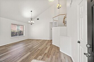 15423 Quinley Dr in Austin, TX - Building Photo - Building Photo