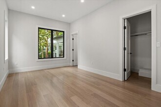 117 Thorndike St, Unit 1 in Brookline, MA - Building Photo - Building Photo