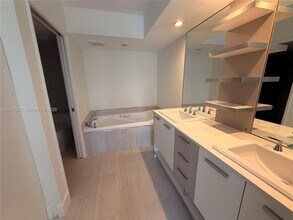 19101 Mystic Pointe Dr, Unit 2709 in Aventura, FL - Building Photo - Building Photo