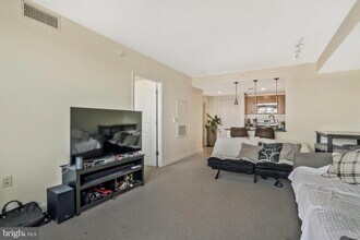 2451 Midtown Ave in Alexandria, VA - Building Photo - Building Photo