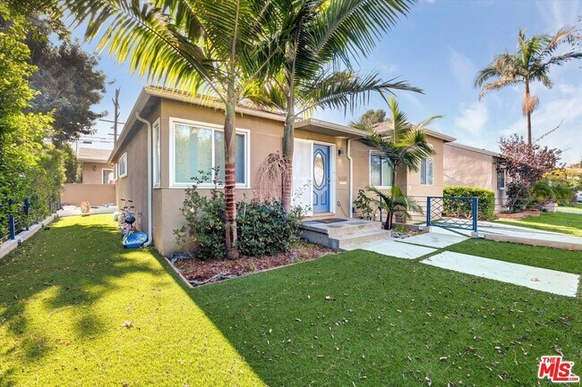 5400 W 82nd St in Los Angeles, CA - Building Photo - Building Photo