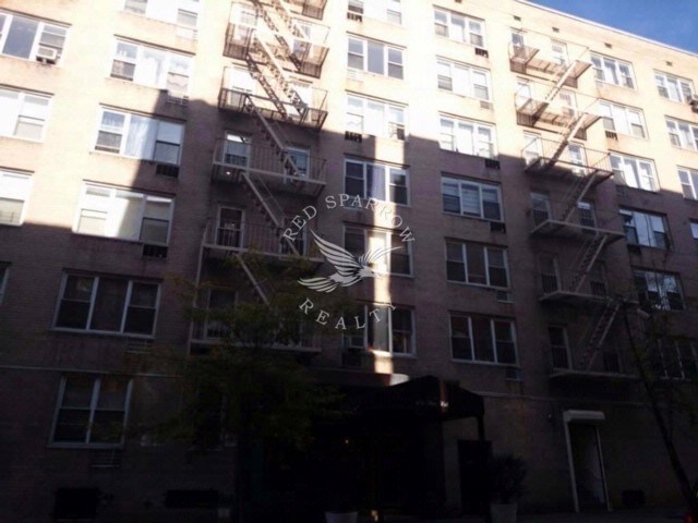 401 W 56th St-Unit -5L in New York, NY - Building Photo - Building Photo