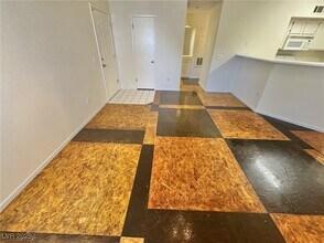 5415 W Harmon Ave in Las Vegas, NV - Building Photo - Building Photo