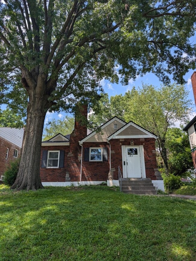 property at 1762 Catalina Ave