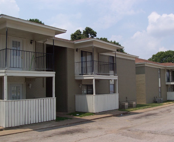 Shadywood Apartments in Mount Pleasant, TX - Building Photo