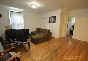 19 Pratt St in Boston, MA - Building Photo