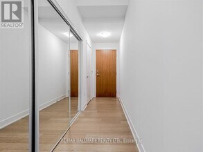 30 Shore Breeze Dr in Toronto, ON - Building Photo - Building Photo