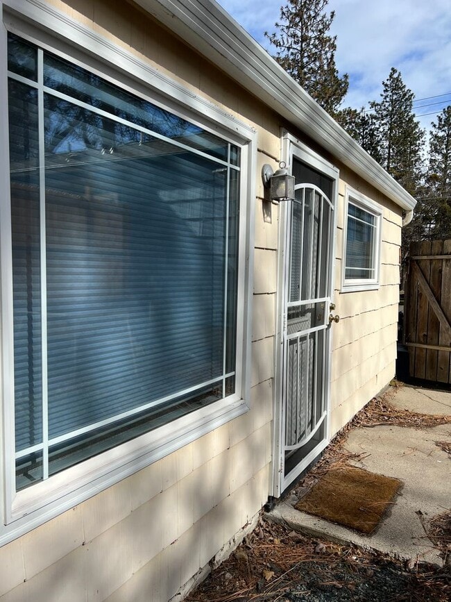 611 Normal Ave in Ashland, OR - Building Photo - Building Photo