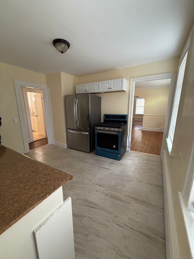 85 Manhattan Ave in Bridgeport, CT - Building Photo - Building Photo