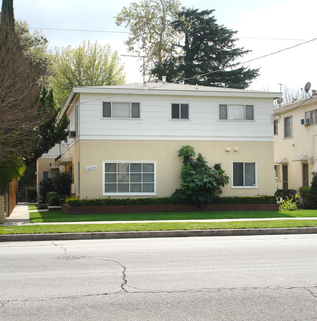 12250 Magnolia Blvd in North Hollywood, CA - Building Photo - Building Photo