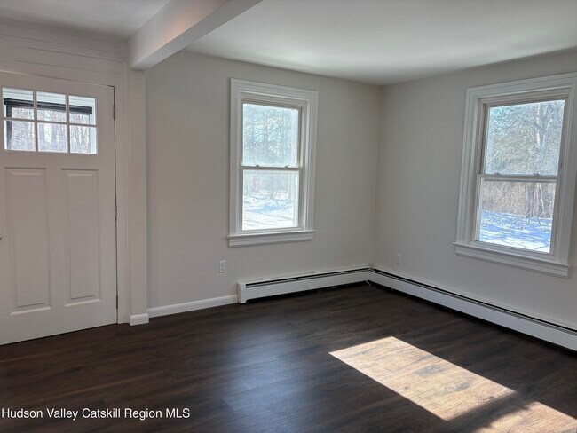 103-105-105 Flatbush Camp Rd in Saugerties, NY - Building Photo - Building Photo