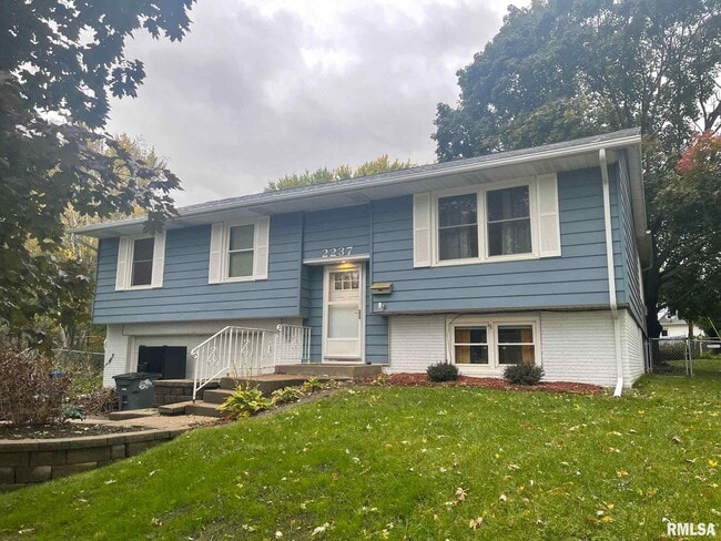2237 Waveland Dr