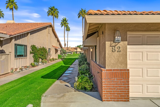 82 Conejo Cir in Palm Desert, CA - Building Photo - Building Photo