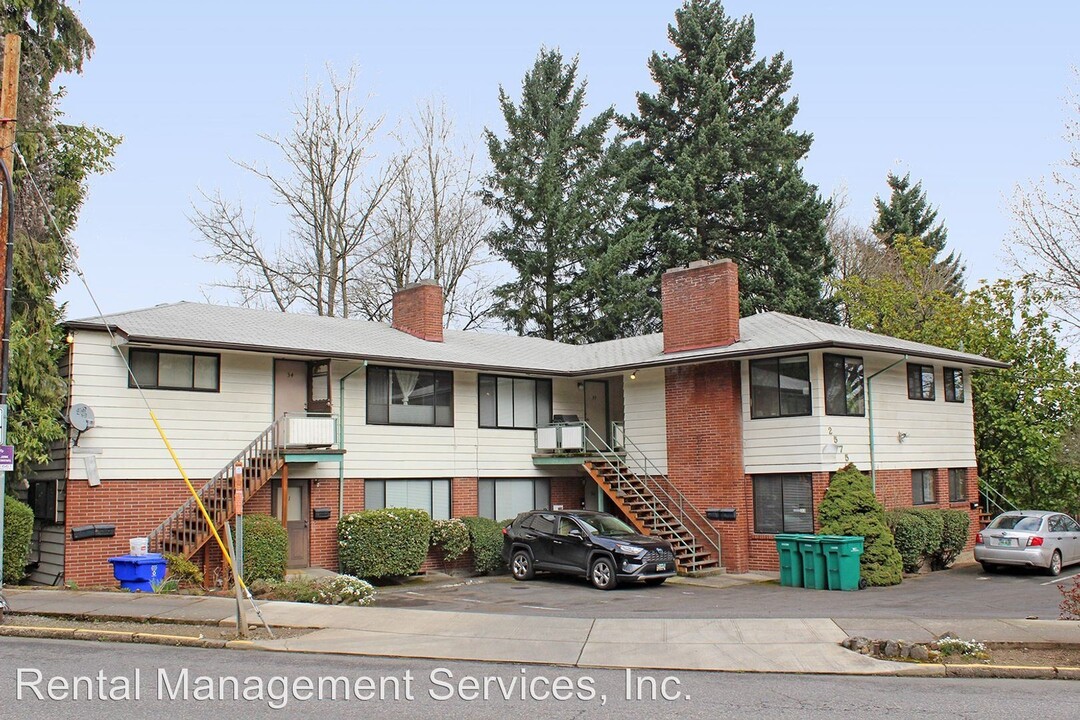 2575 NW Lovejoy St in Portland, OR - Foto de edificio