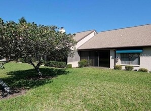 5924 Clubside Dr in Sarasota, FL - Foto de edificio - Building Photo