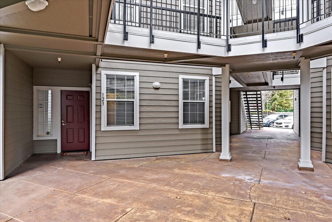 250 Santa Fe Ter in Sunnyvale, CA - Building Photo